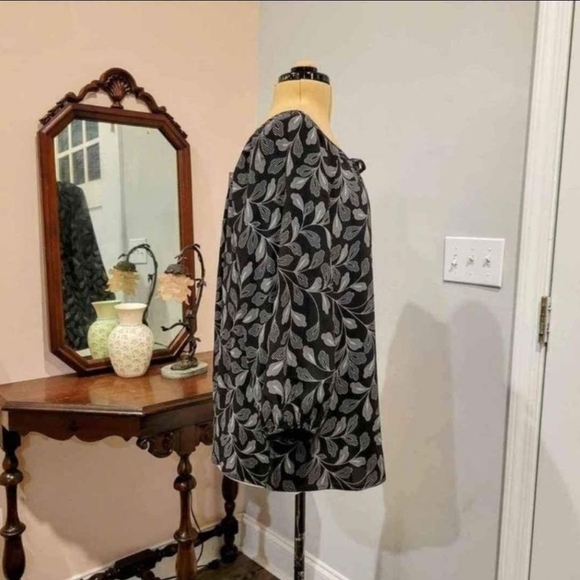 NEW 1X Blk Leaf Blouse - Picture 6 of 8